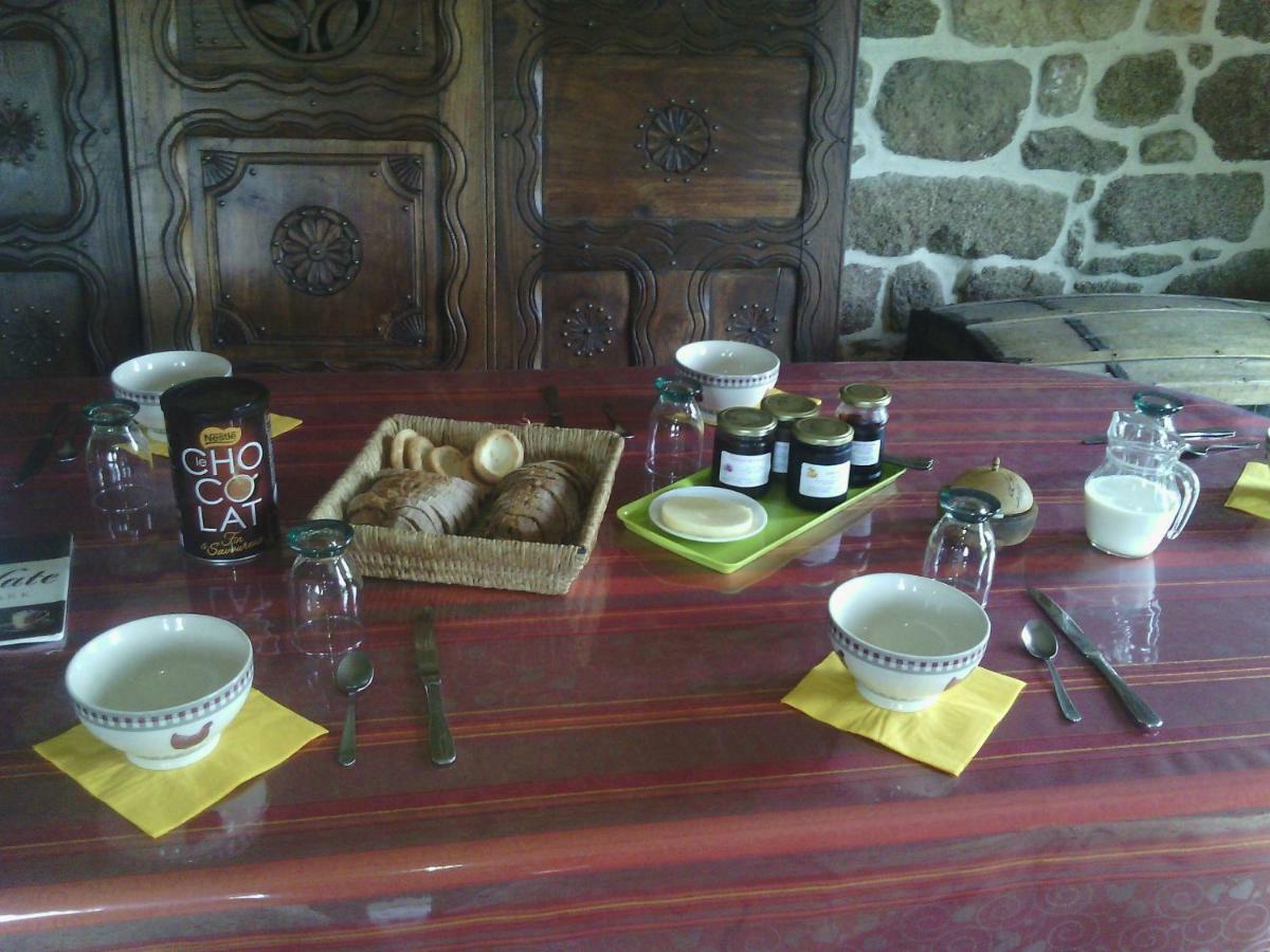 La Roche Bed & Breakfast Saint-Etienne-en-Cogles Exterior photo